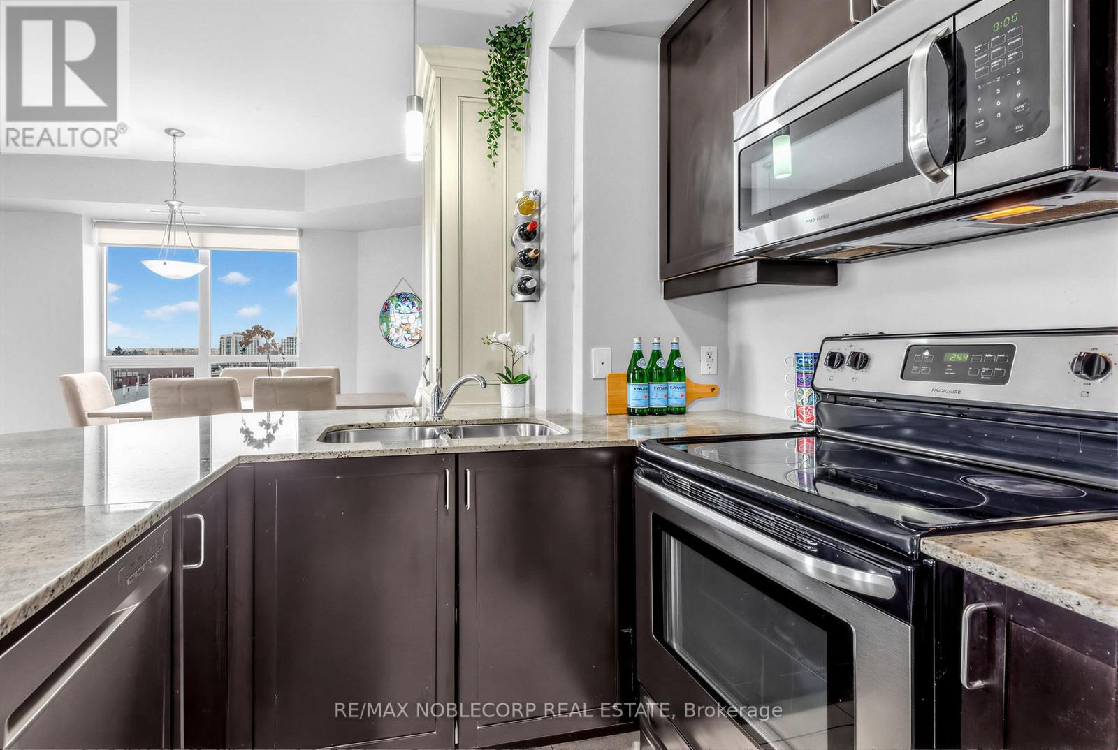 610 - 7730 Kipling Avenue, Vaughan, Ontario  L4L 1Y9 - Photo 4 - N12947788