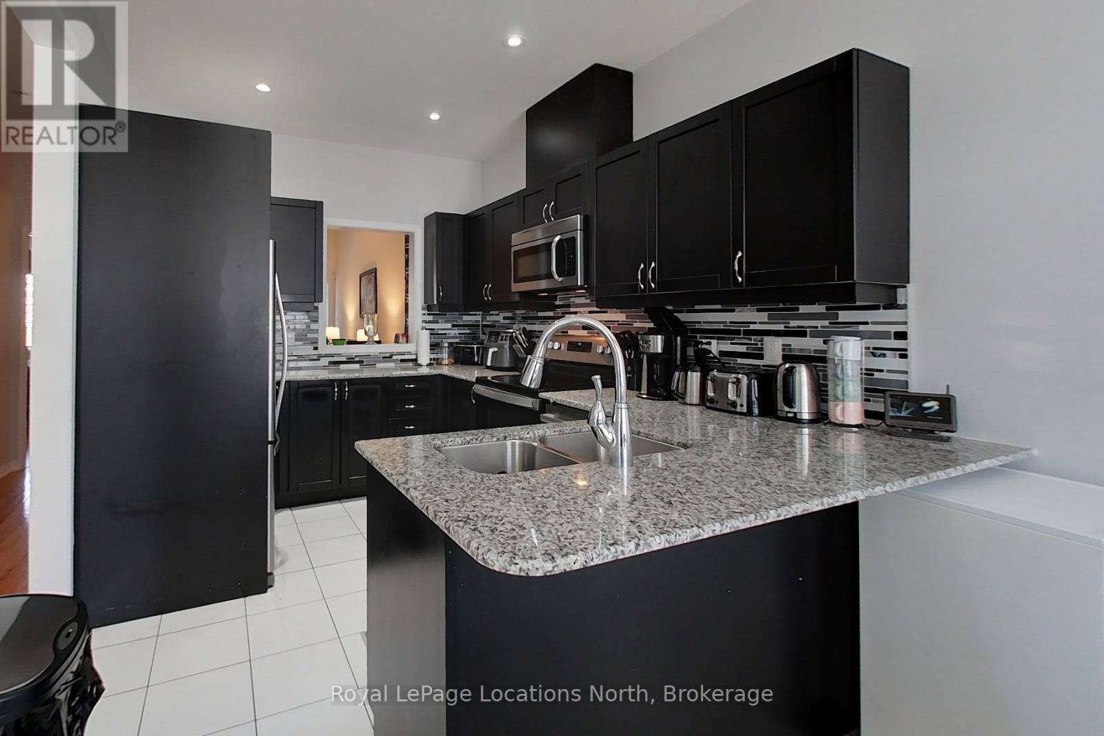 19 Village Gate, Wasaga Beach, Ontario  L9Z 0G3 - Photo 14 - S13004574