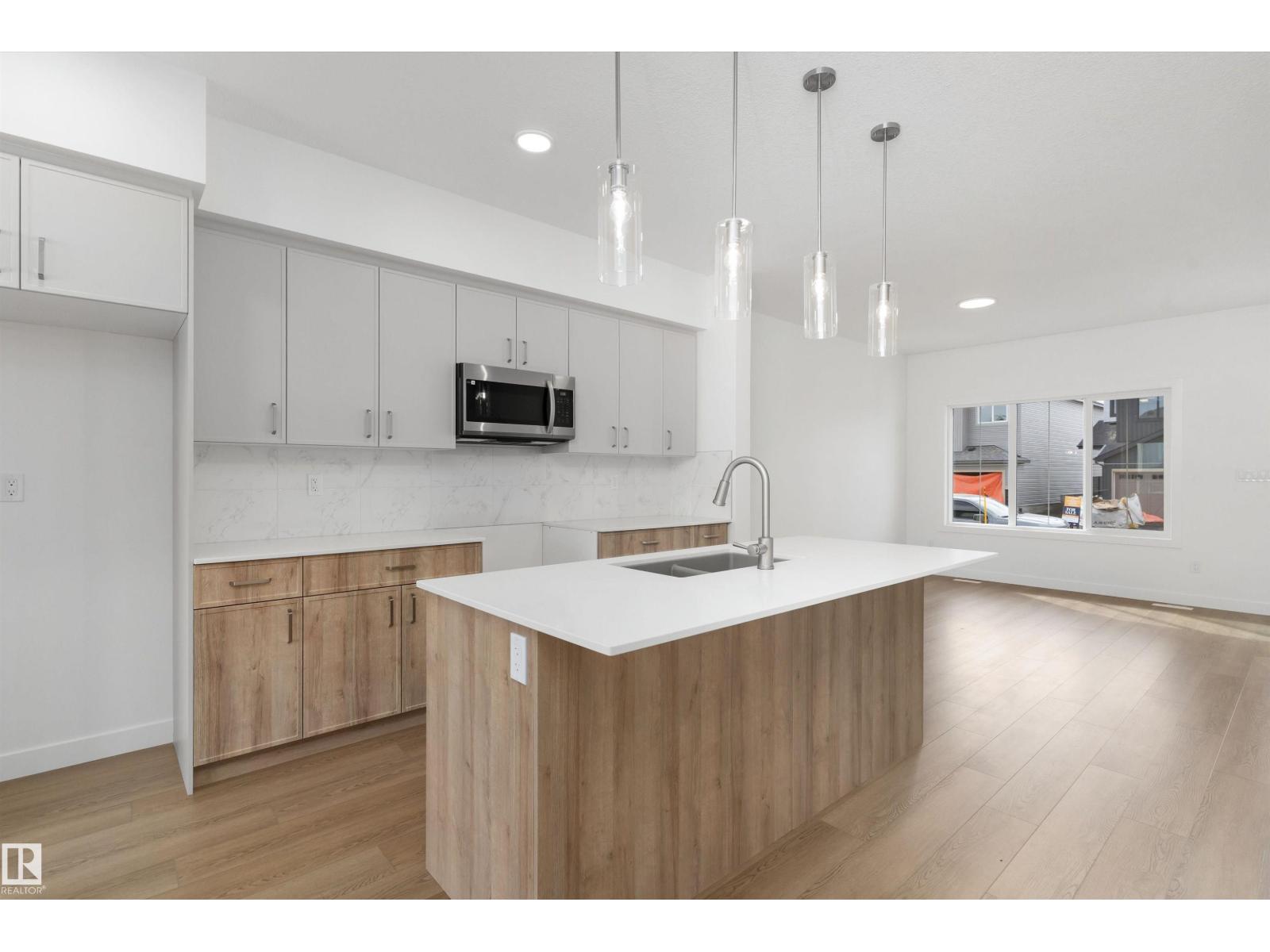 1048 14 Av Nw, Edmonton, Alberta  T6T 2W7 - Photo 11 - E4473719