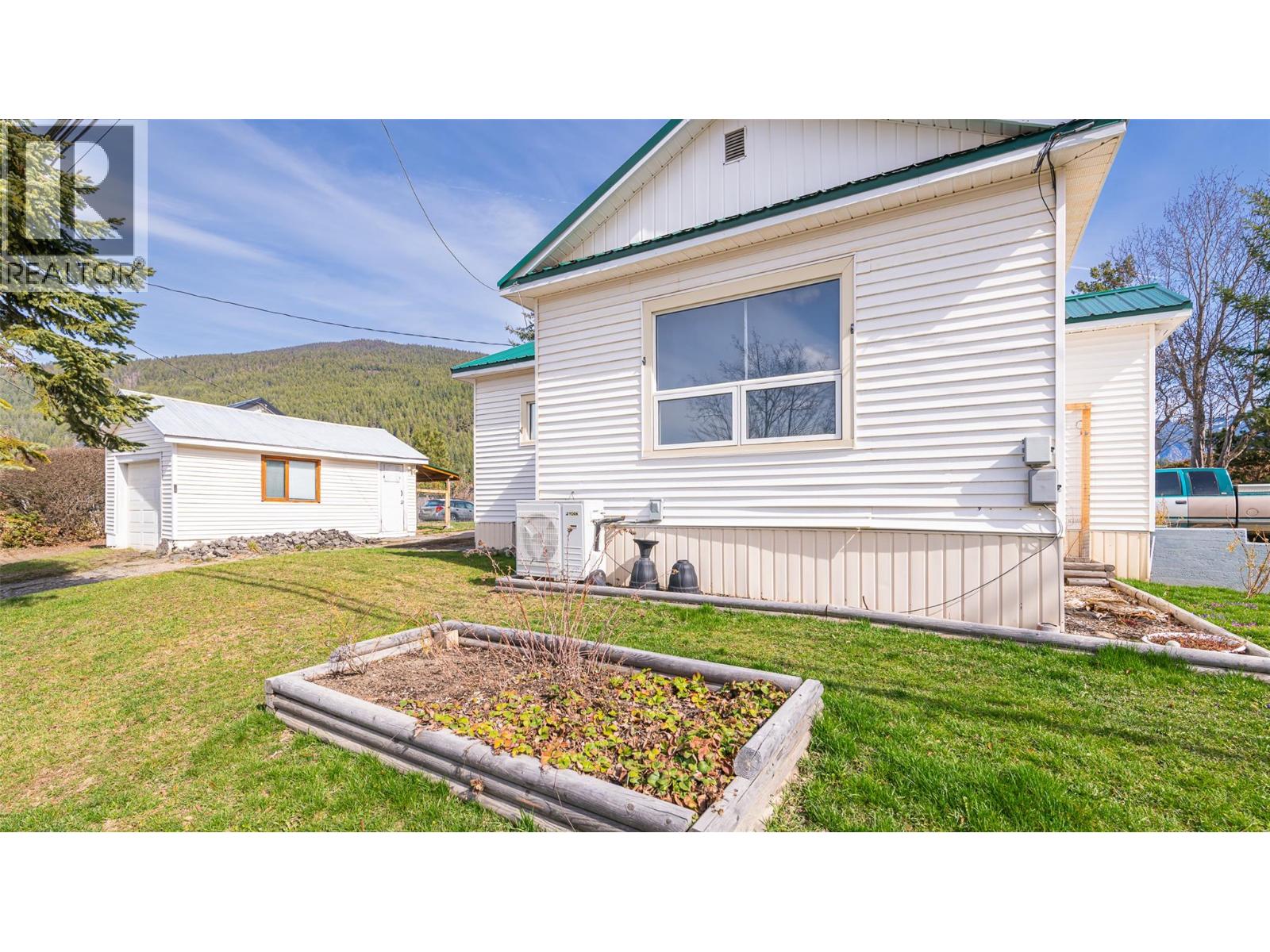 1006 Murdoch Street, Creston, British Columbia  V0B 1G4 - Photo 2 - 10383090