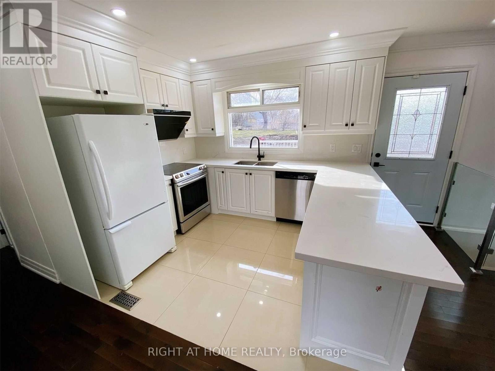 46 Emmeline Crescent, Toronto, Ontario  M1S 1L2 - Photo 4 - E13004580