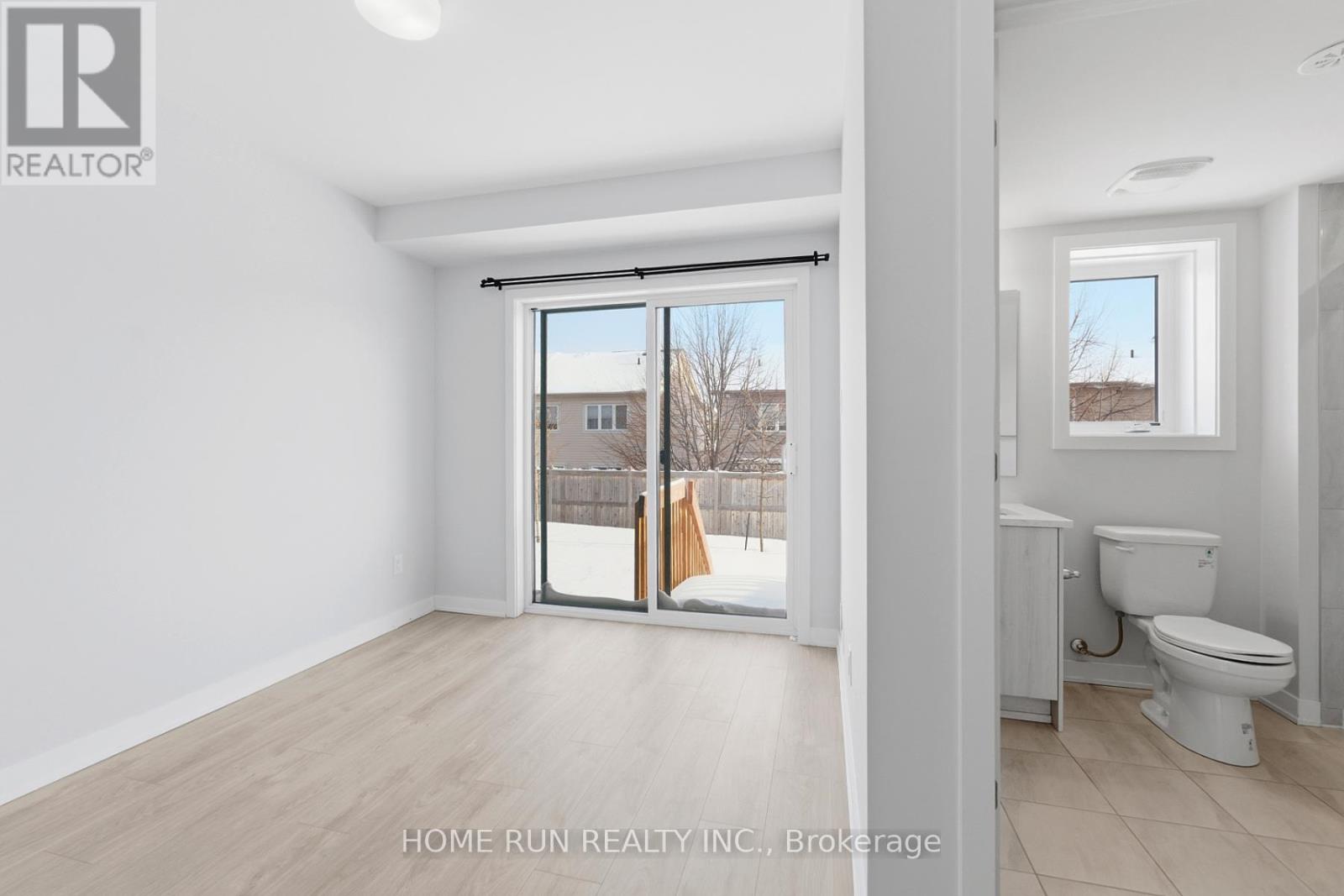 752 Kinstead Private, Ottawa, Ontario  K2S 3B3 - Photo 4 - X12760440