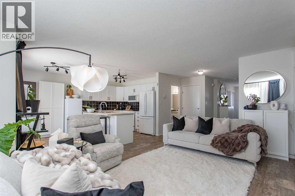 4, 20 Jacobs Close, Red Deer, Alberta  T4P 4C9 - Photo 3 - A2283352