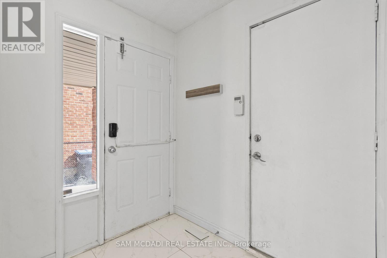 6282 Camgreen Circle, Mississauga, Ontario  L5N 4M6 - Photo 2 - W13004592