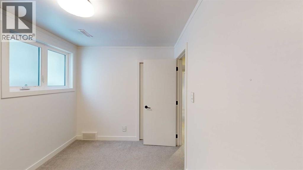 7704 46 Avenue Nw, Calgary, Alberta  T3B 1Y2 - Photo 10 - A2297831