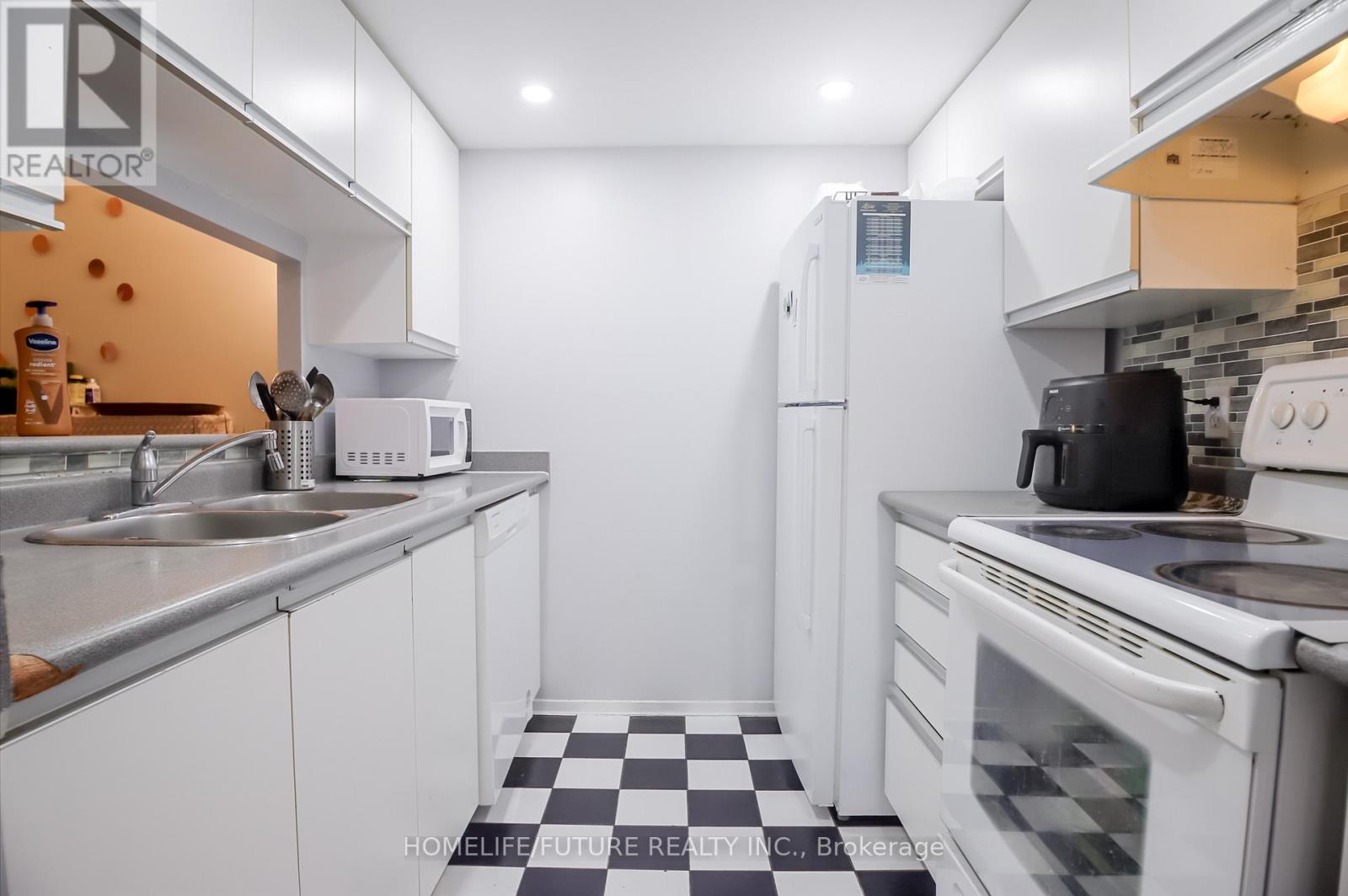 816 - 2550 Lawrence Avenue E, Toronto, Ontario  M1P 4Z3 - Photo 27 - E13004598