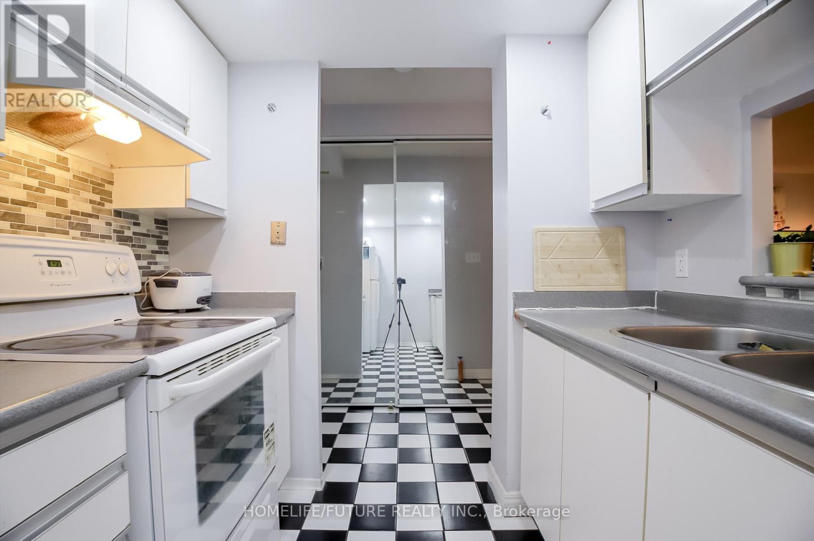 816 - 2550 Lawrence Avenue E, Toronto, Ontario  M1P 4Z3 - Photo 31 - E13004598