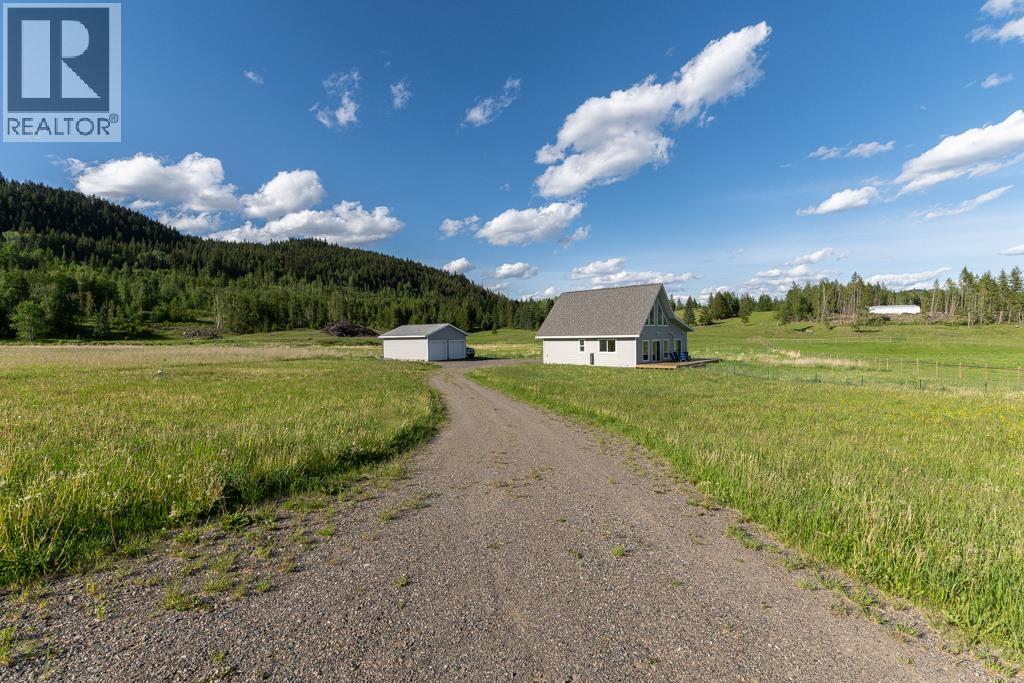 3963 Canimview Drive, 100 Mile House, British Columbia  V0K 1J0 - Photo 5 - R3111845