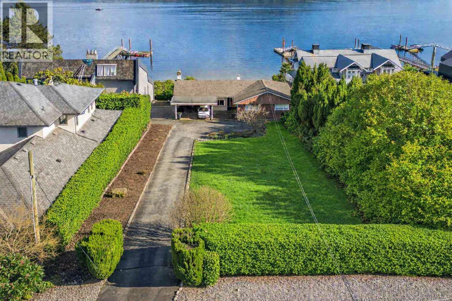 450 Beachview Drive, North Vancouver, British Columbia  V7G 1P7 - Photo 2 - R3095122