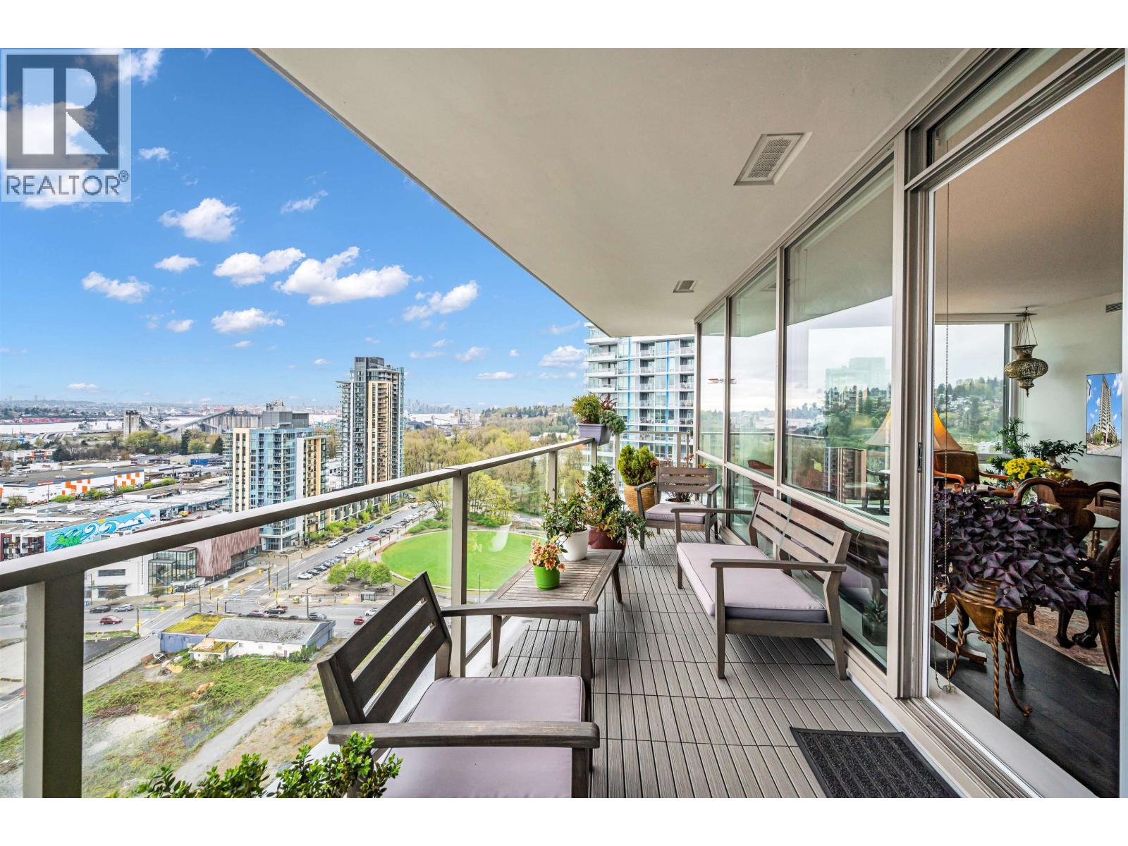 2107 1550 Fern Street, North Vancouver, British Columbia  V7J 2L6 - Photo 5 - R3112103