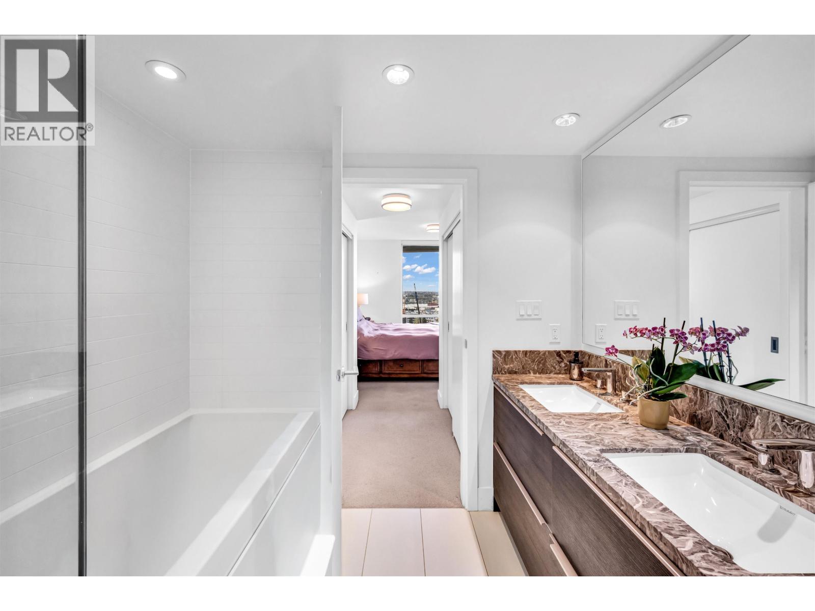 2107 1550 Fern Street, North Vancouver, British Columbia  V7J 2L6 - Photo 23 - R3112103