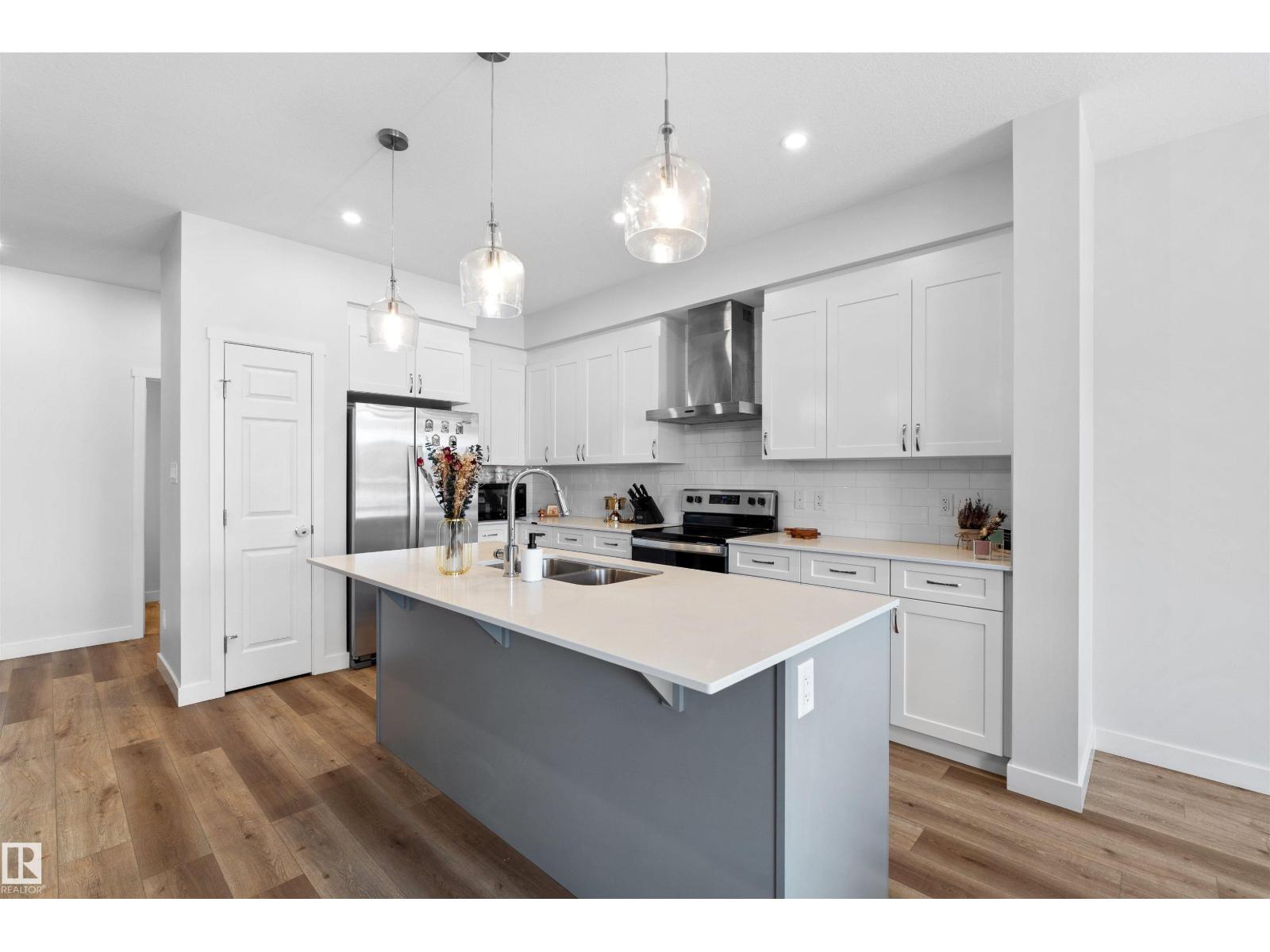 15634 18 Av Sw, Edmonton, Alberta  T6W 5C2 - Photo 5 - E4482474