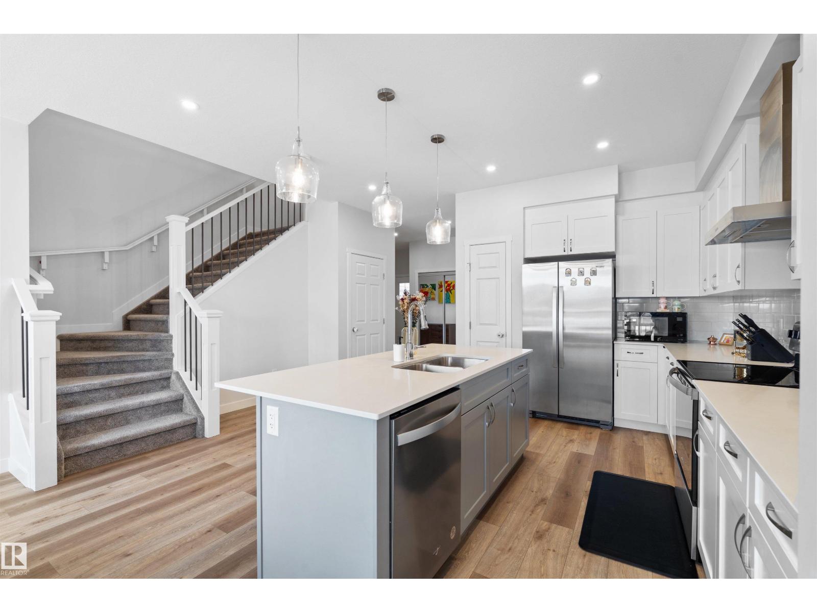 15634 18 Av Sw, Edmonton, Alberta  T6W 5C2 - Photo 6 - E4482474