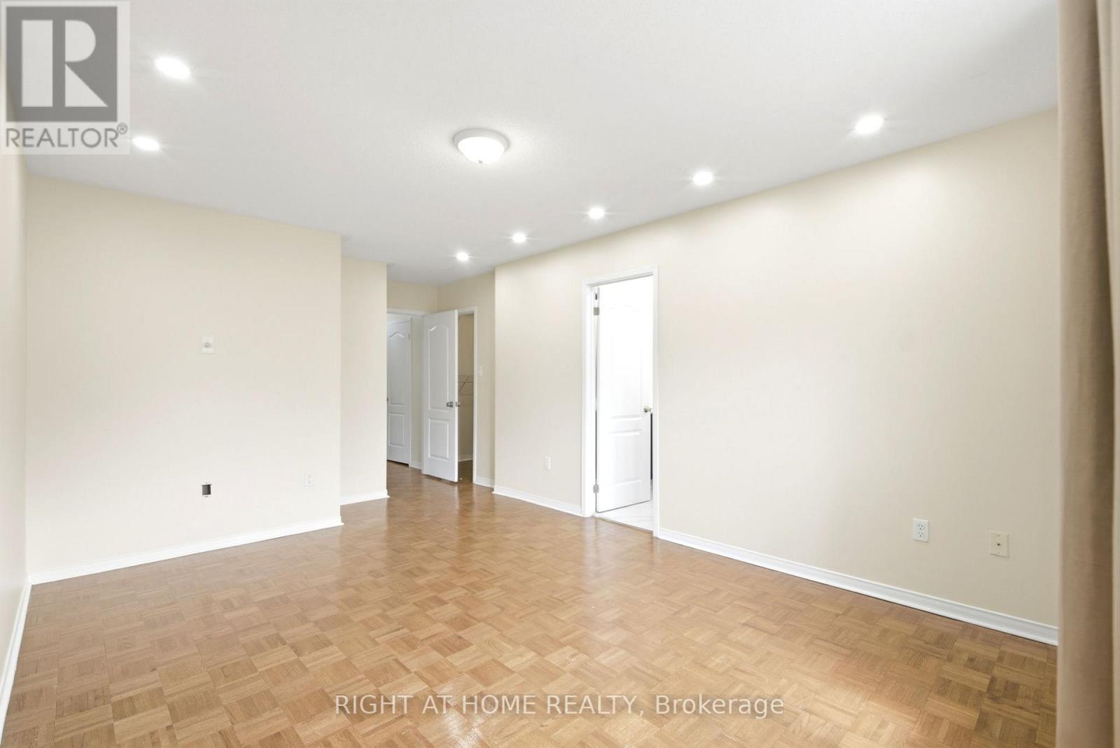 212 Venice Gate Drive, Vaughan, Ontario  L4H 0G1 - Photo 16 - N13004638