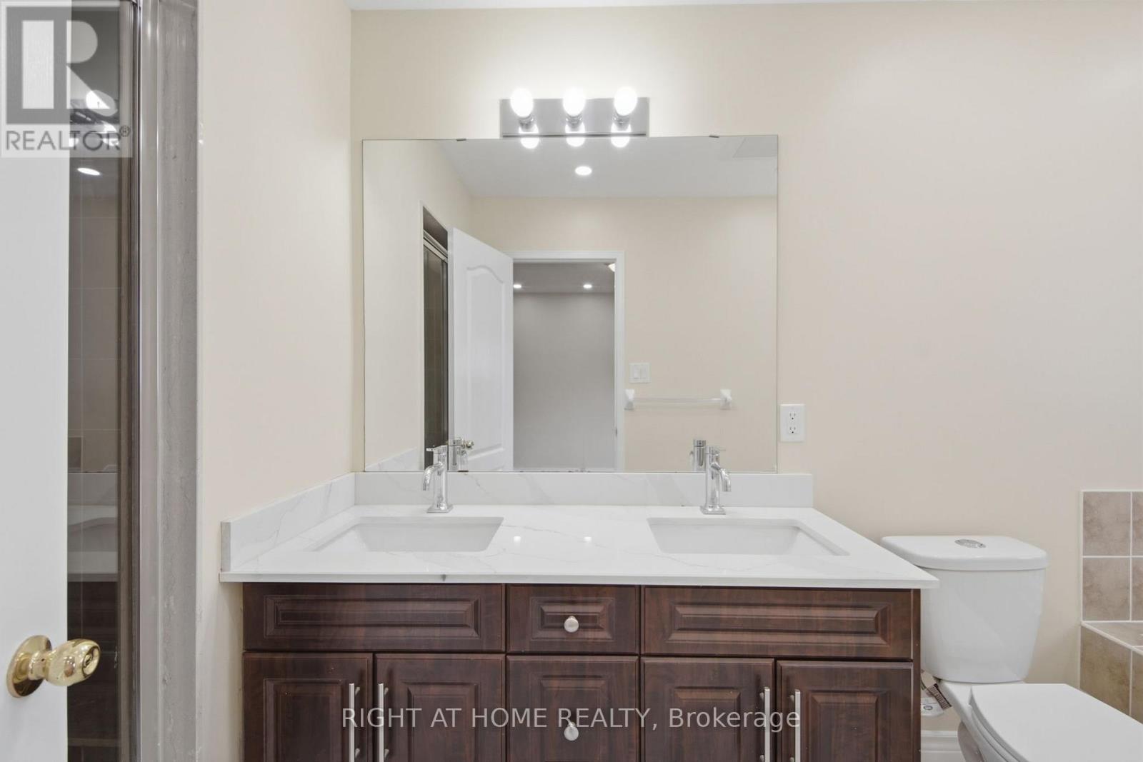 212 Venice Gate Drive, Vaughan, Ontario  L4H 0G1 - Photo 19 - N13004638