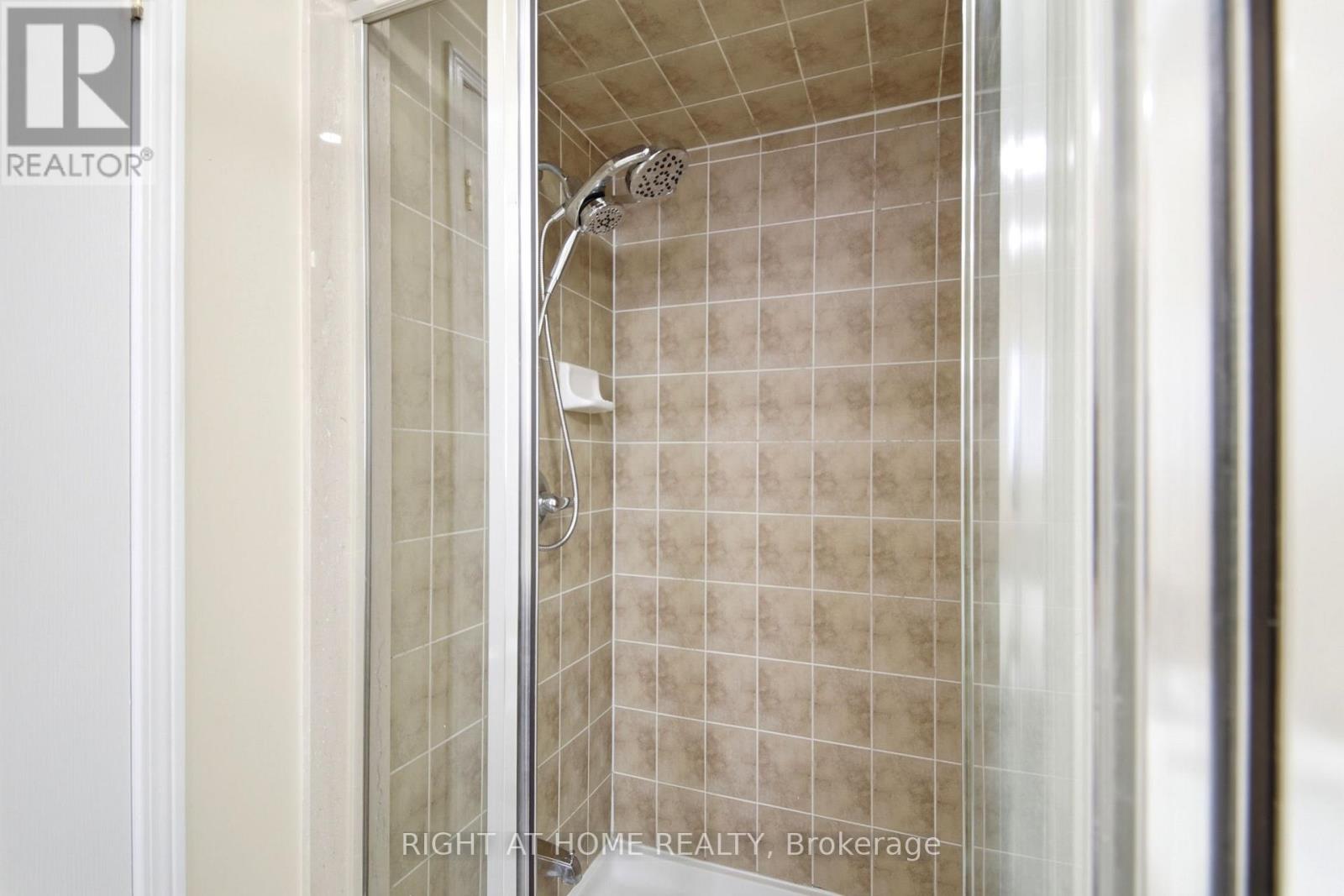 212 Venice Gate Drive, Vaughan, Ontario  L4H 0G1 - Photo 20 - N13004638