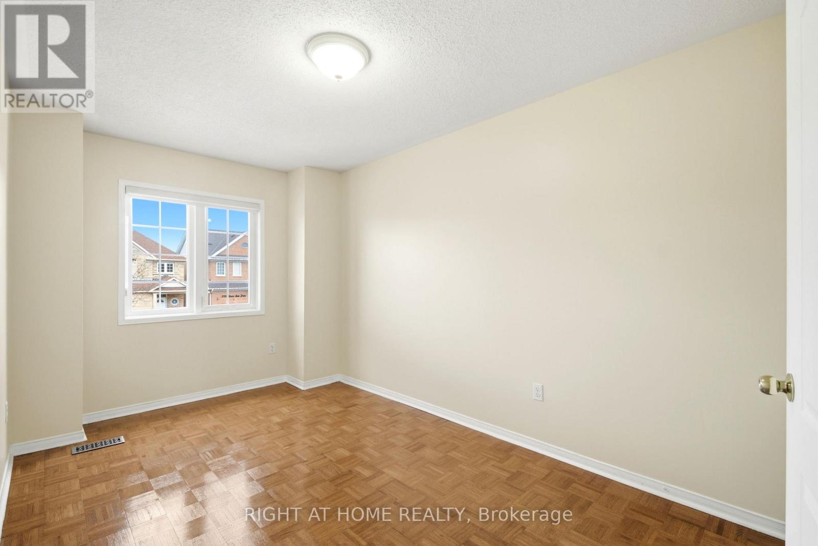 212 Venice Gate Drive, Vaughan, Ontario  L4H 0G1 - Photo 21 - N13004638