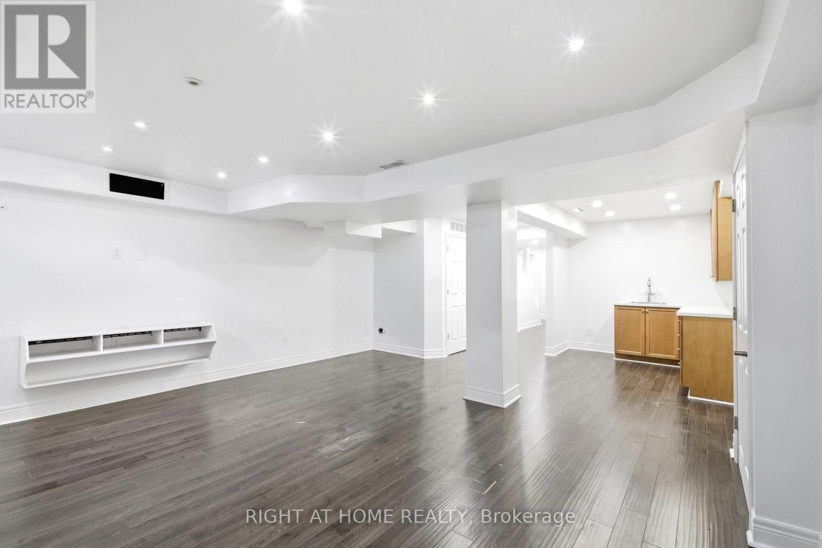 212 Venice Gate Drive, Vaughan, Ontario  L4H 0G1 - Photo 30 - N13004638