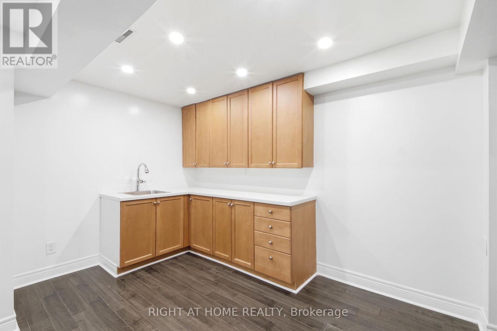 212 Venice Gate Drive, Vaughan, Ontario  L4H 0G1 - Photo 31 - N13004638