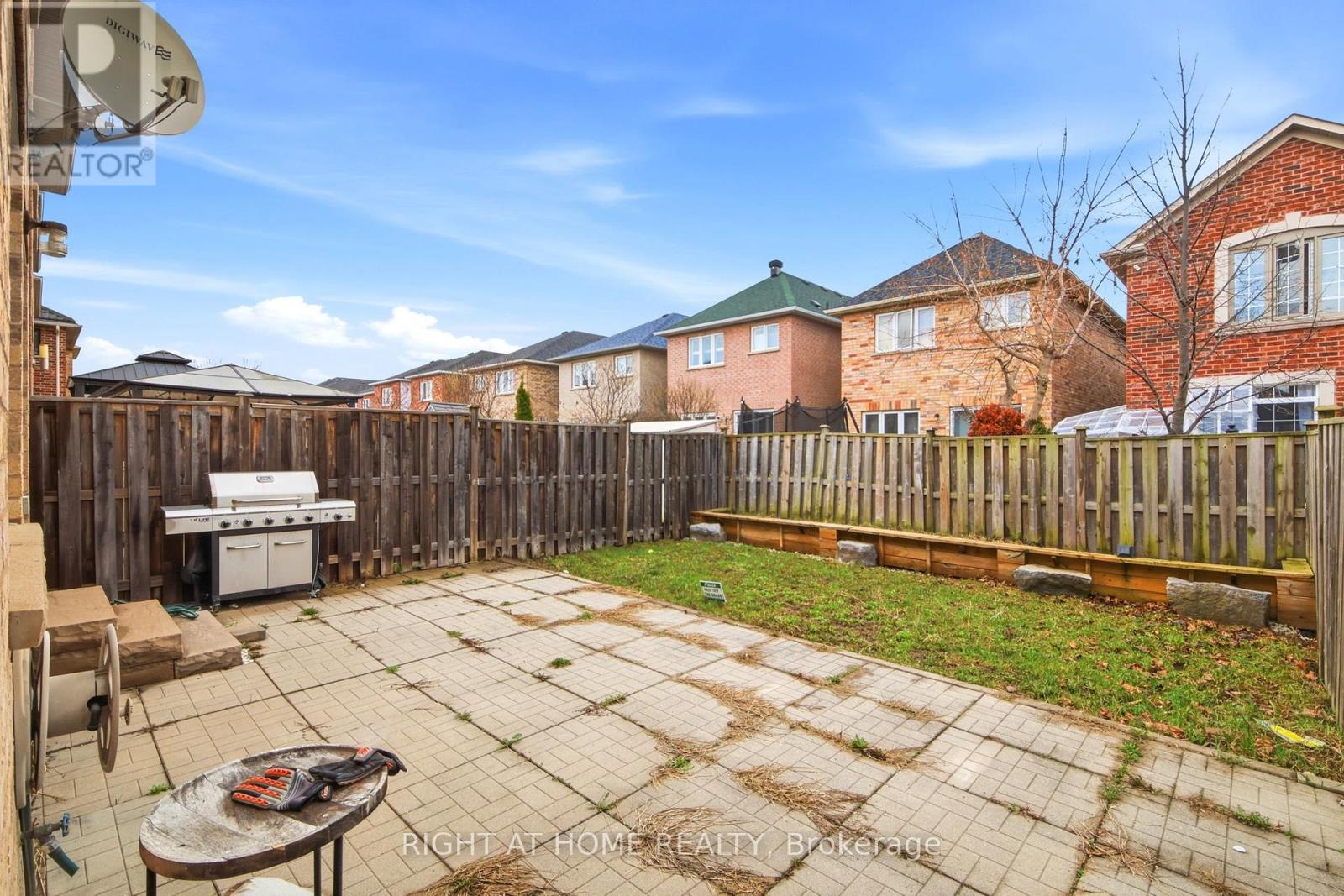 212 Venice Gate Drive, Vaughan, Ontario  L4H 0G1 - Photo 39 - N13004638