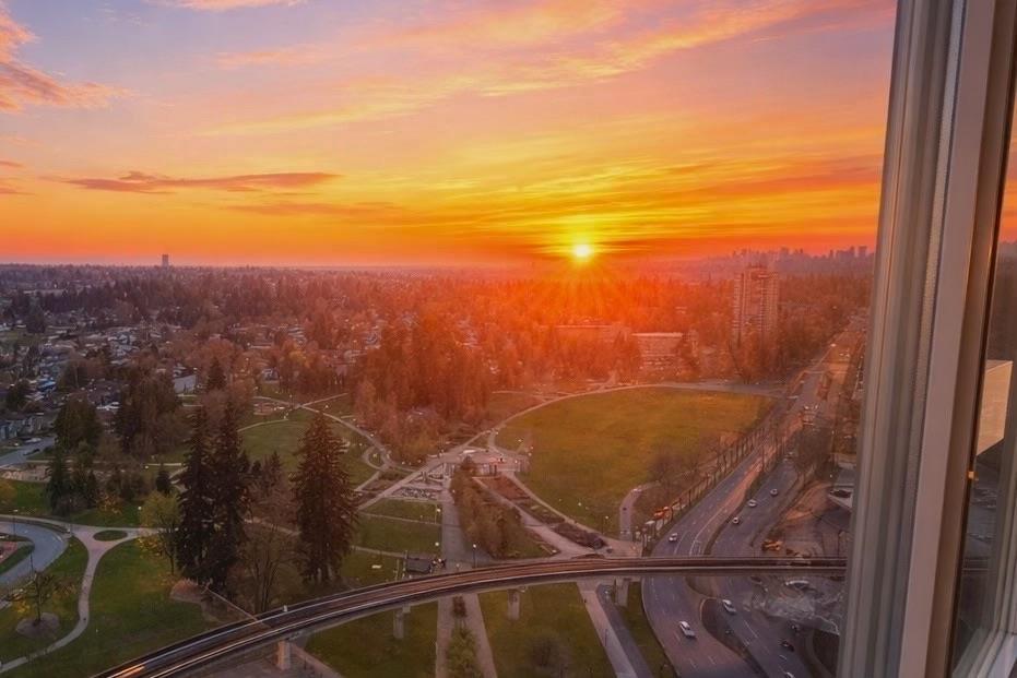 2810 13618 100 AVENUE, Surrey, British Columbia