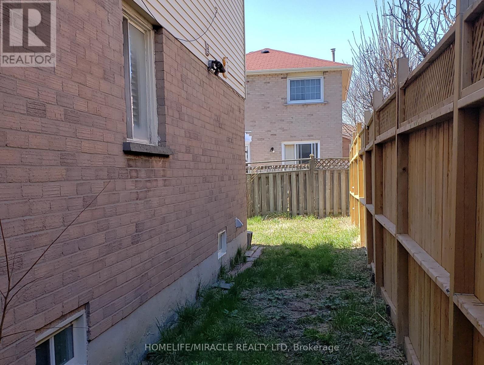 487 Wallenberg Crescent, Mississauga, Ontario  L5B 3M2 - Photo 10 - W13004622