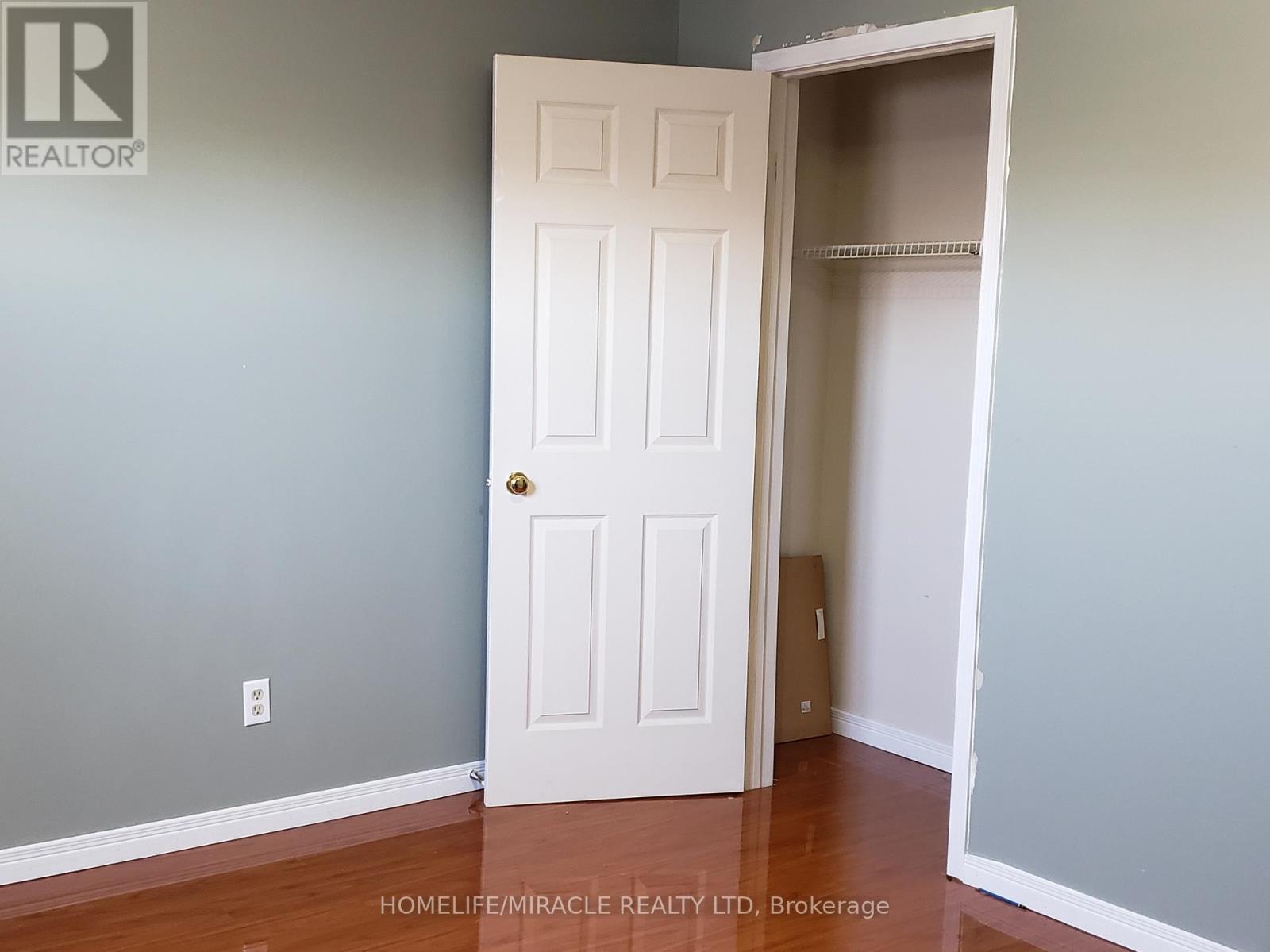 487 Wallenberg Crescent, Mississauga, Ontario  L5B 3M2 - Photo 13 - W13004622