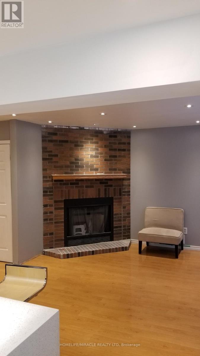 487 Wallenberg Crescent, Mississauga, Ontario  L5B 3M2 - Photo 15 - W13004622