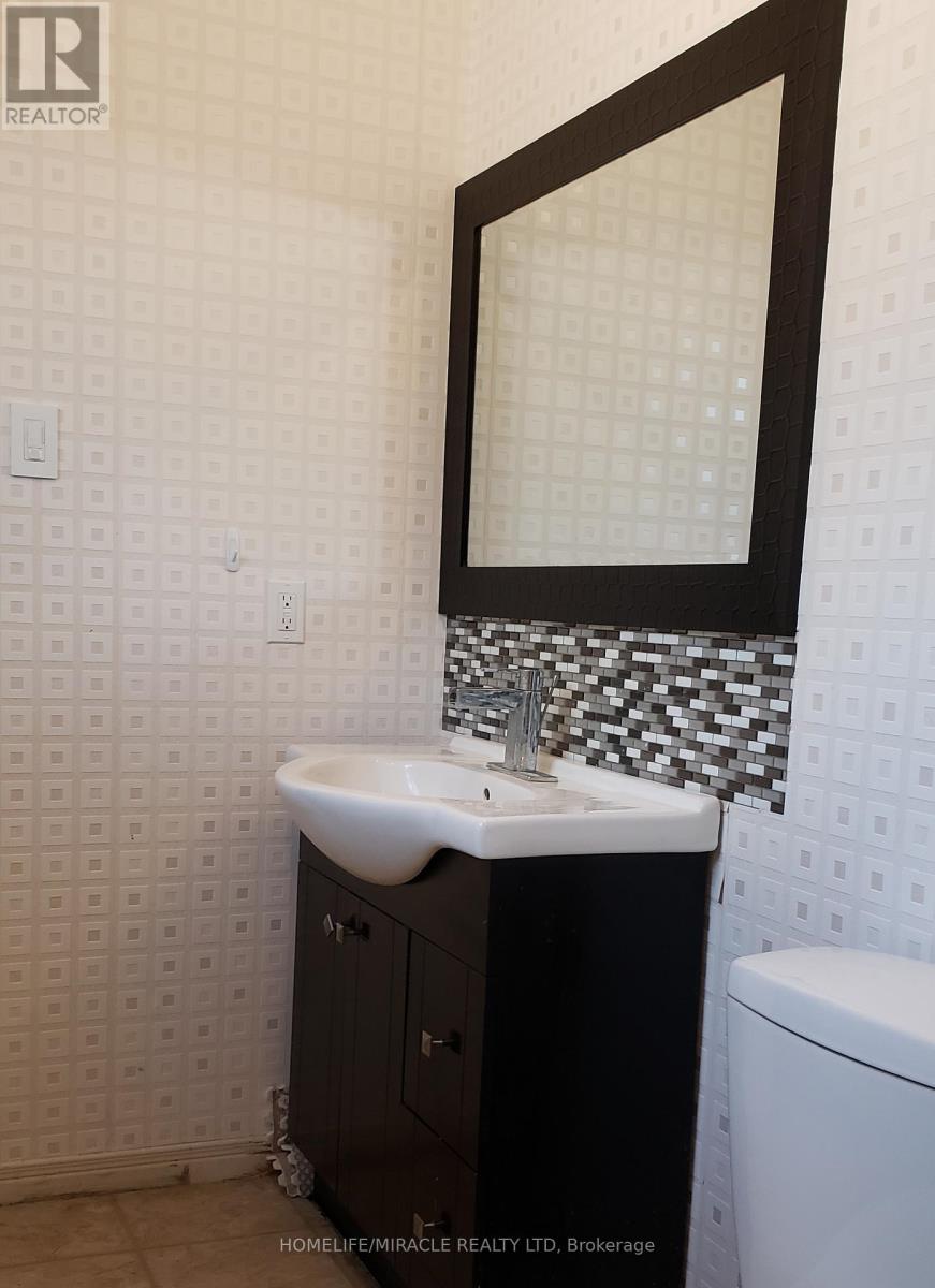 487 Wallenberg Crescent, Mississauga, Ontario  L5B 3M2 - Photo 16 - W13004622