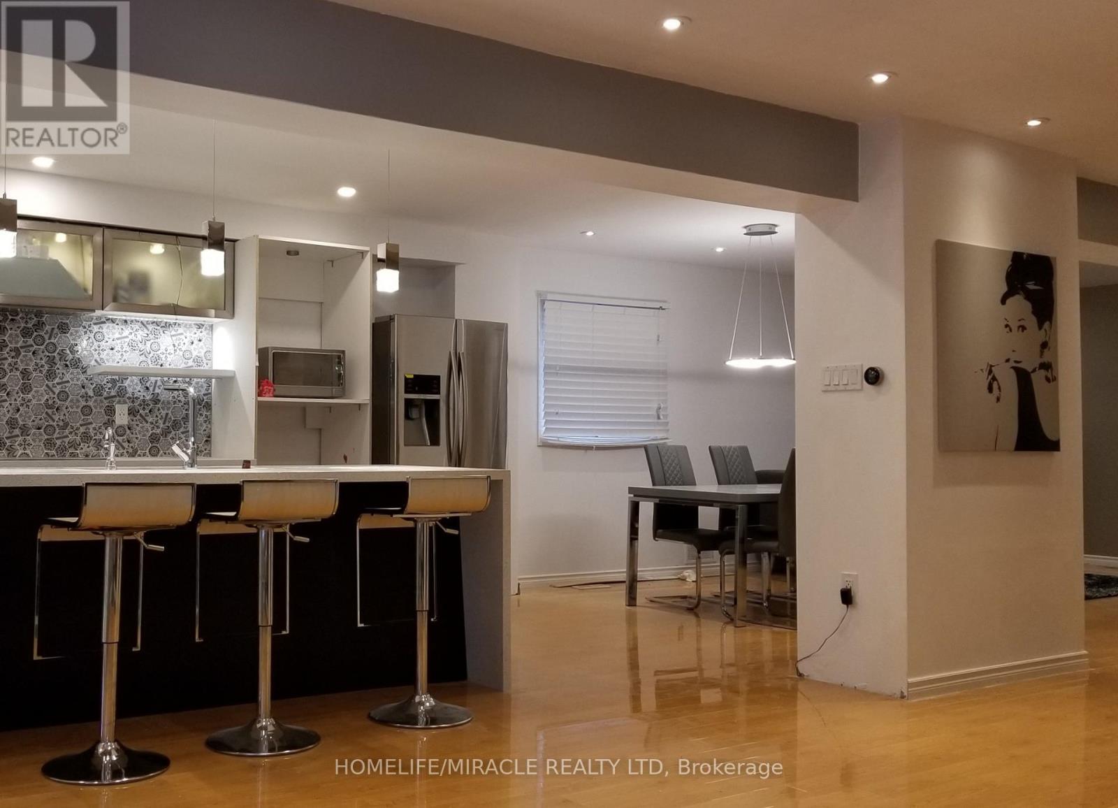 487 Wallenberg Crescent, Mississauga, Ontario  L5B 3M2 - Photo 5 - W13004622