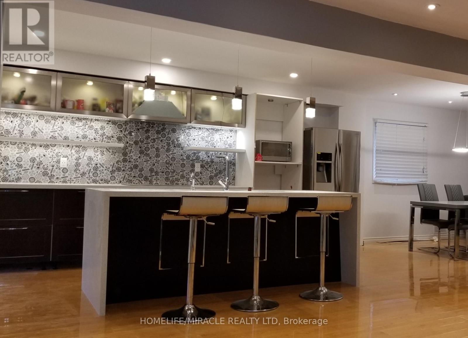 487 Wallenberg Crescent, Mississauga, Ontario  L5B 3M2 - Photo 7 - W13004622