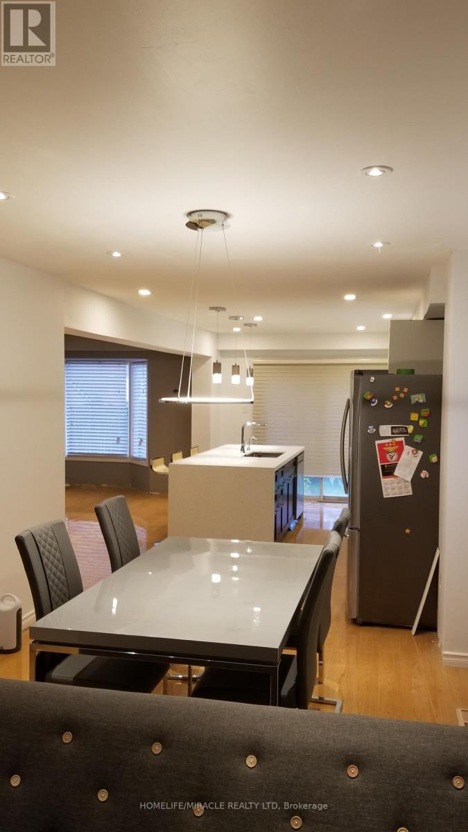 487 Wallenberg Crescent, Mississauga, Ontario  L5B 3M2 - Photo 8 - W13004622