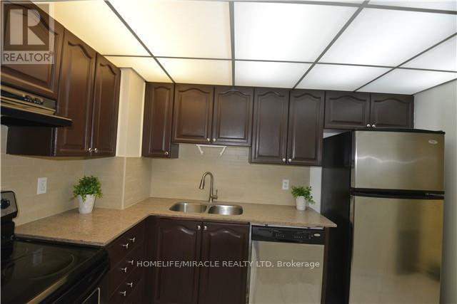 313 - 155 Hillcrest Avenue, Mississauga, Ontario  L5B 4B1 - Photo 2 - W13004660