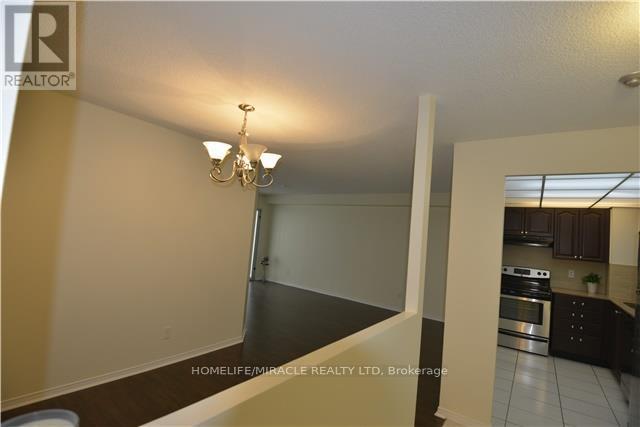 313 - 155 Hillcrest Avenue, Mississauga, Ontario  L5B 4B1 - Photo 5 - W13004660