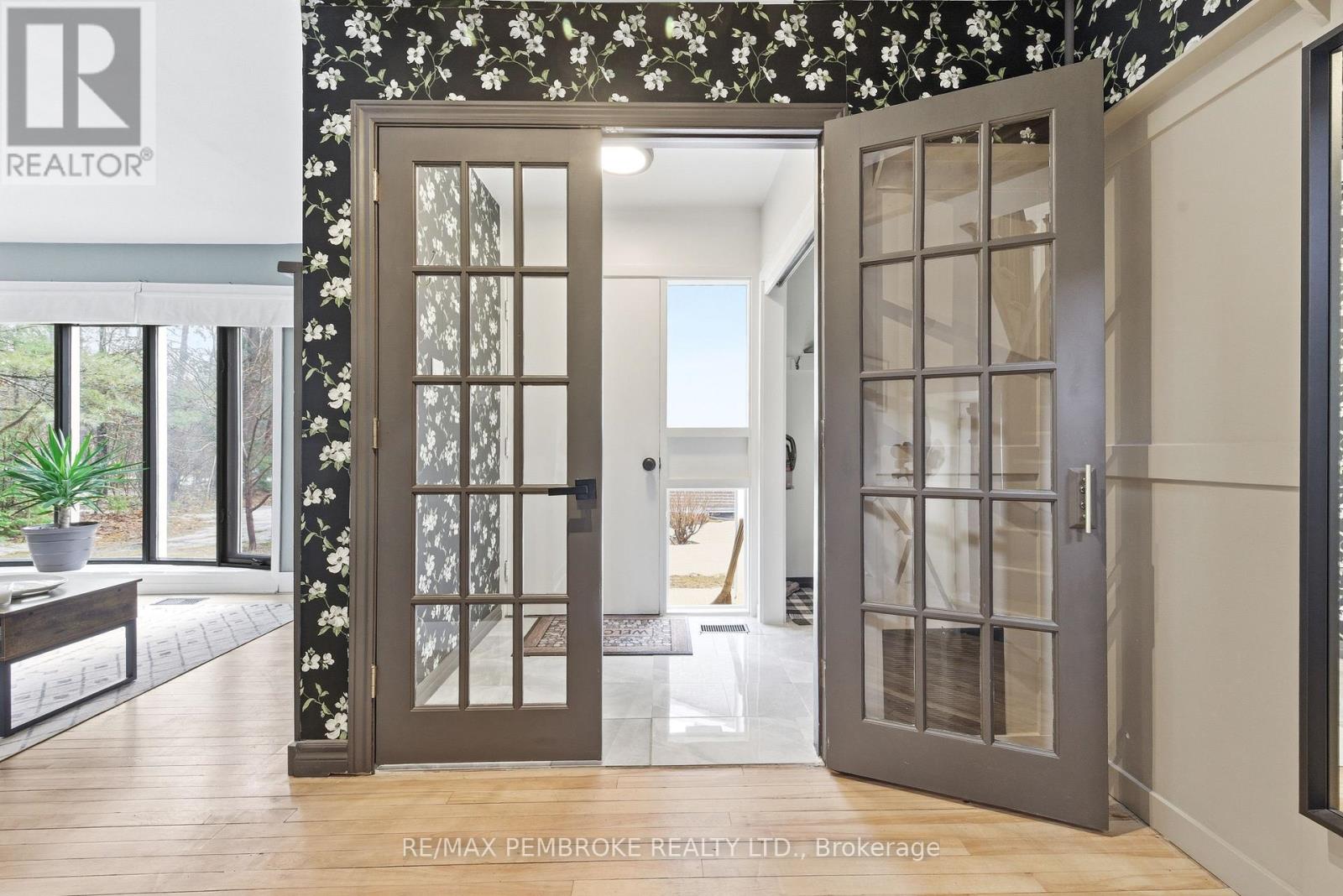 98 Birch Street, Deep River, Ontario K0J 1P0 - Photo 15 - X12999888