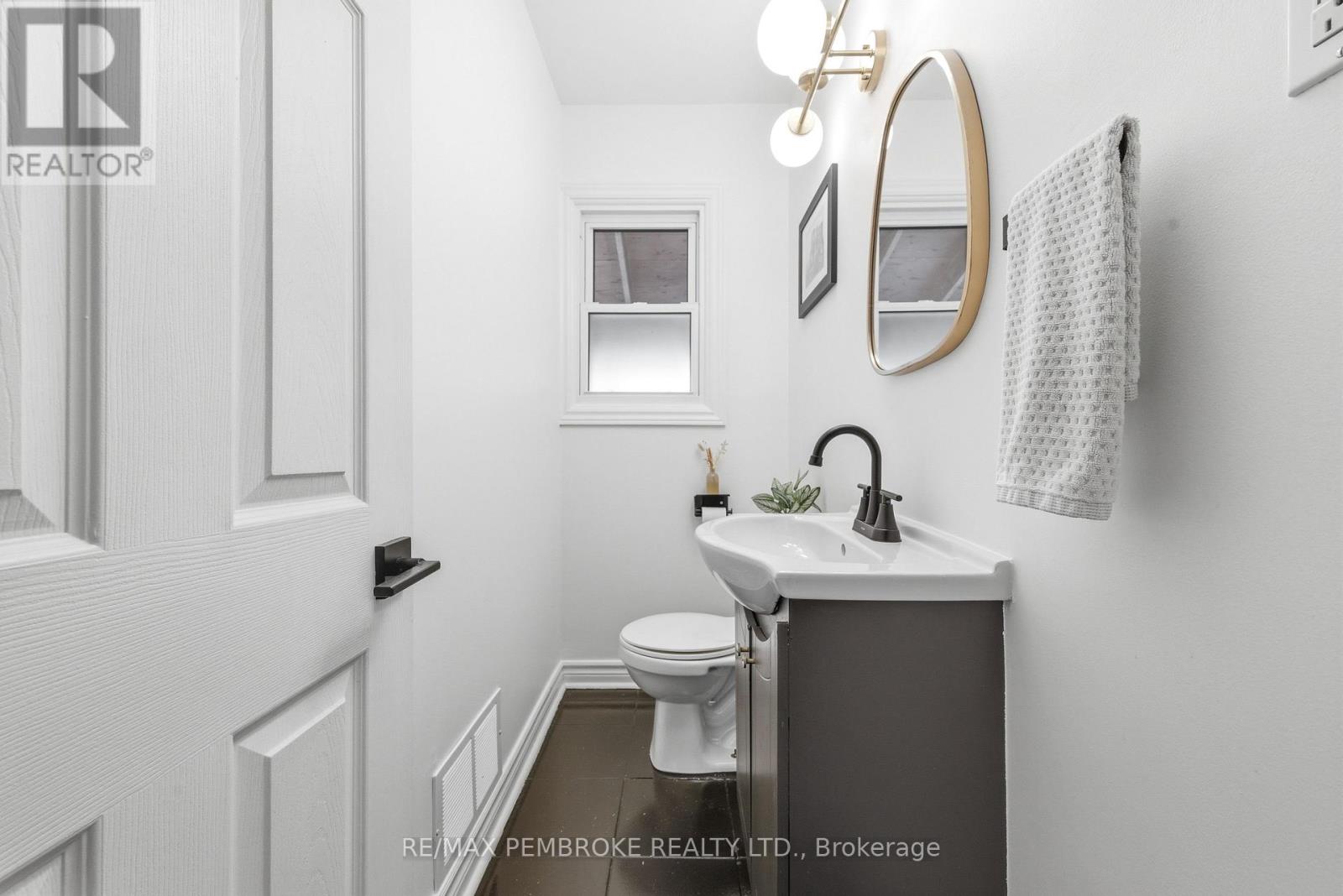 98 Birch Street, Deep River, Ontario K0J 1P0 - Photo 17 - X12999888