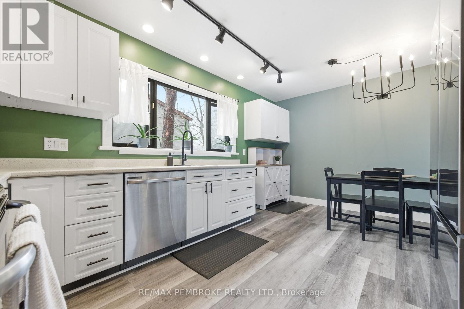 98 Birch Street, Deep River, Ontario K0J 1P0 - Photo 26 - X12999888