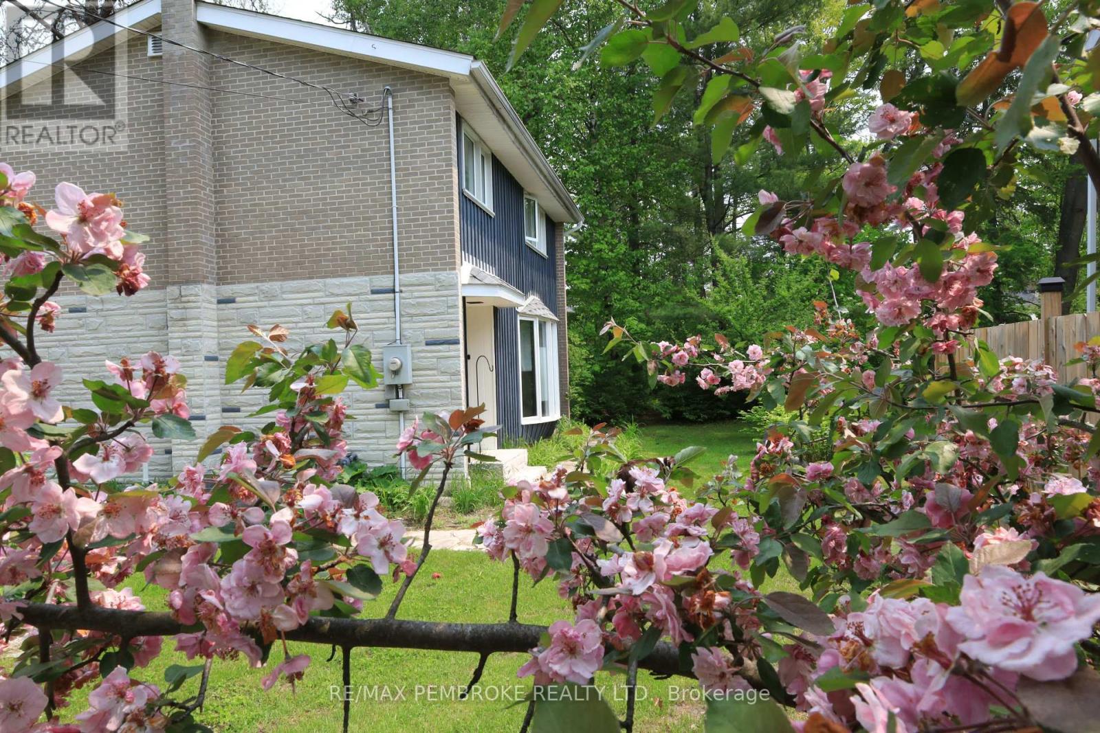 98 Birch Street, Deep River, Ontario K0J 1P0 - Photo 4 - X12999888