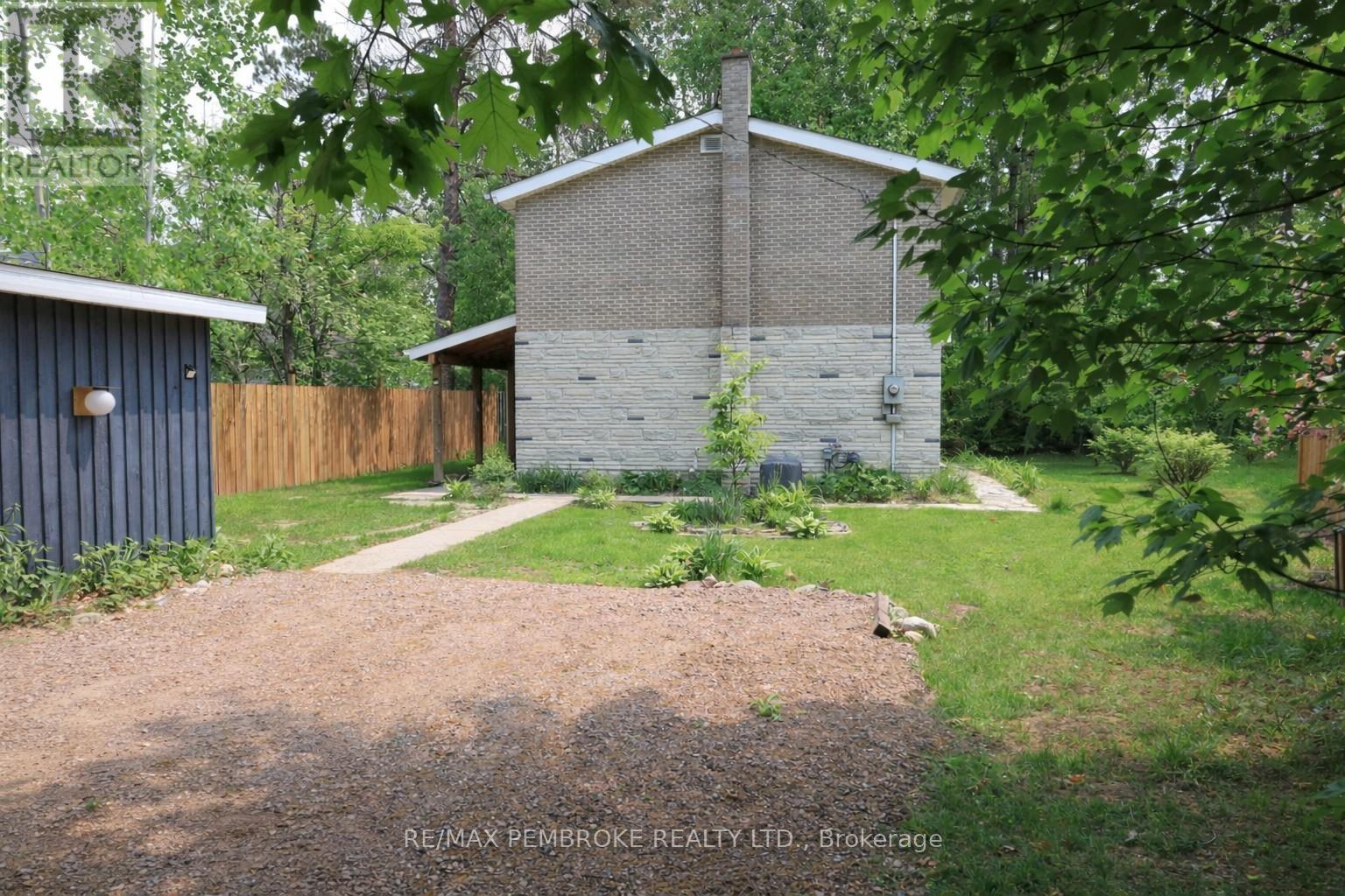 98 Birch Street, Deep River, Ontario K0J 1P0 - Photo 6 - X12999888
