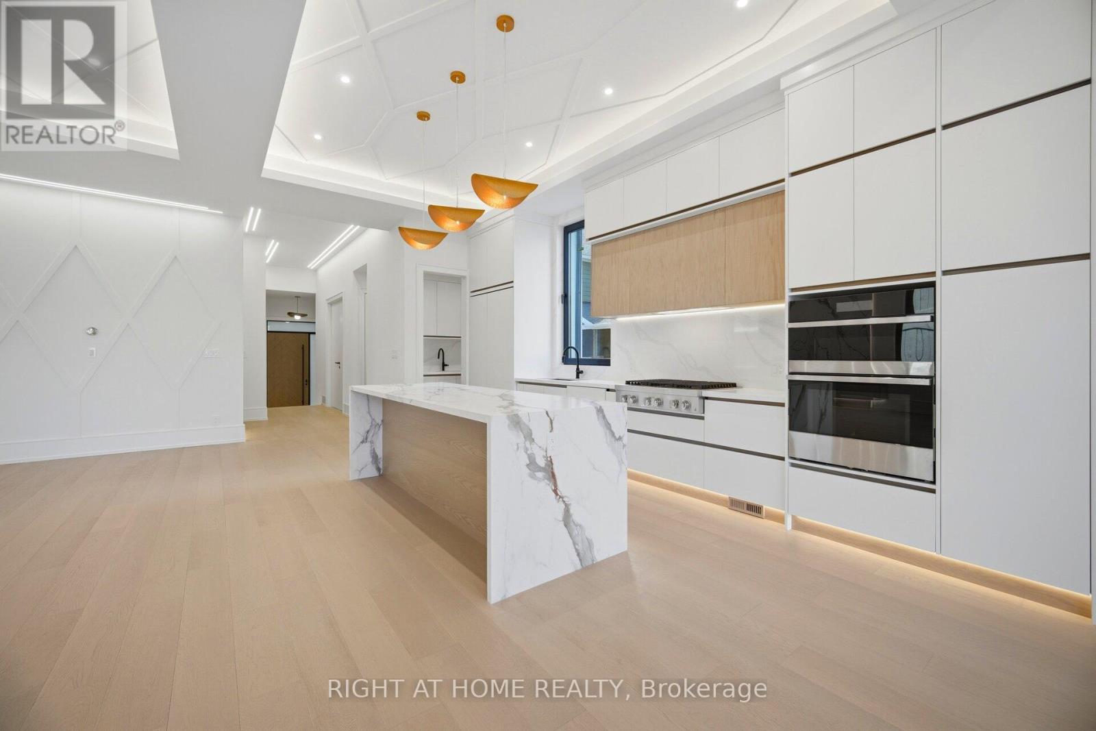 84 Mosley Street, Aurora, Ontario  L4G 1H1 - Photo 11 - N13002254