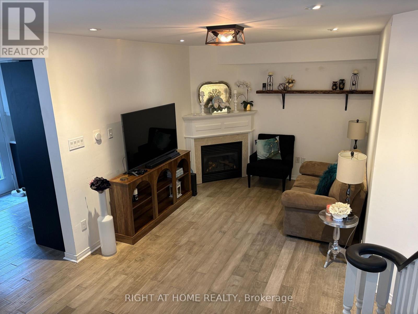 23 Grandwood Avenue, Whitchurch-Stouffville, Ontario  L4A 0M6 - Photo 5 - N12886054