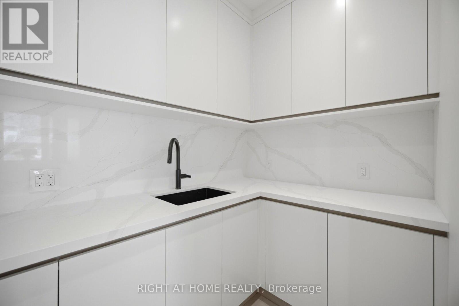 84 Mosley Street, Aurora, Ontario  L4G 1H1 - Photo 14 - N13002254