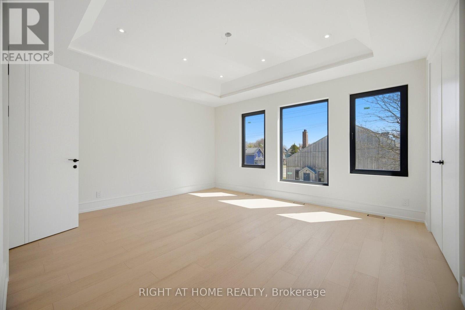 84 Mosley Street, Aurora, Ontario  L4G 1H1 - Photo 39 - N13002254