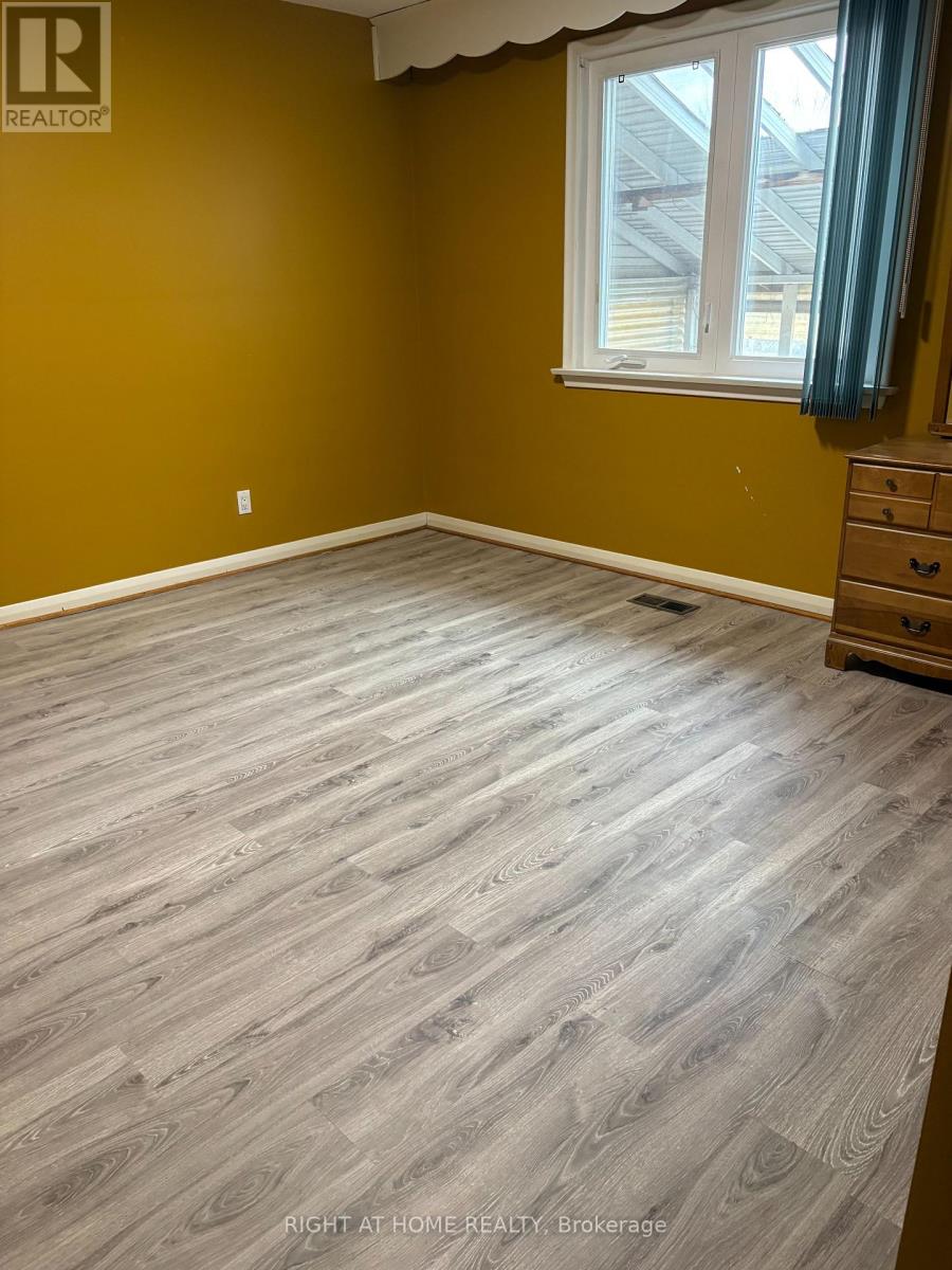 35 Beckett Avenue, Toronto, Ontario  M6L 2B3 - Photo 7 - W12761268