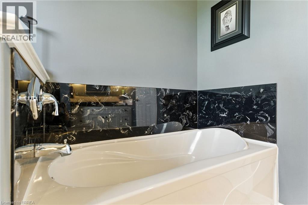 207 Robinson Road, Brantford, Ontario  N3T 5L7 - Photo 19 - 40821335