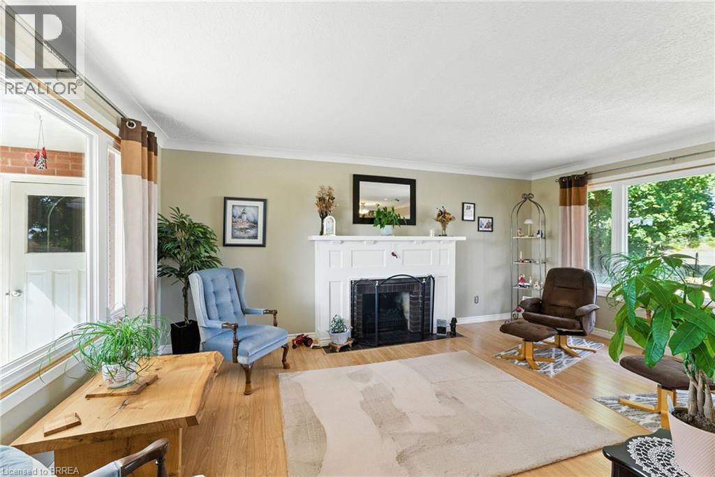 207 Robinson Road, Brantford, Ontario  N3T 5L7 - Photo 4 - 40821335