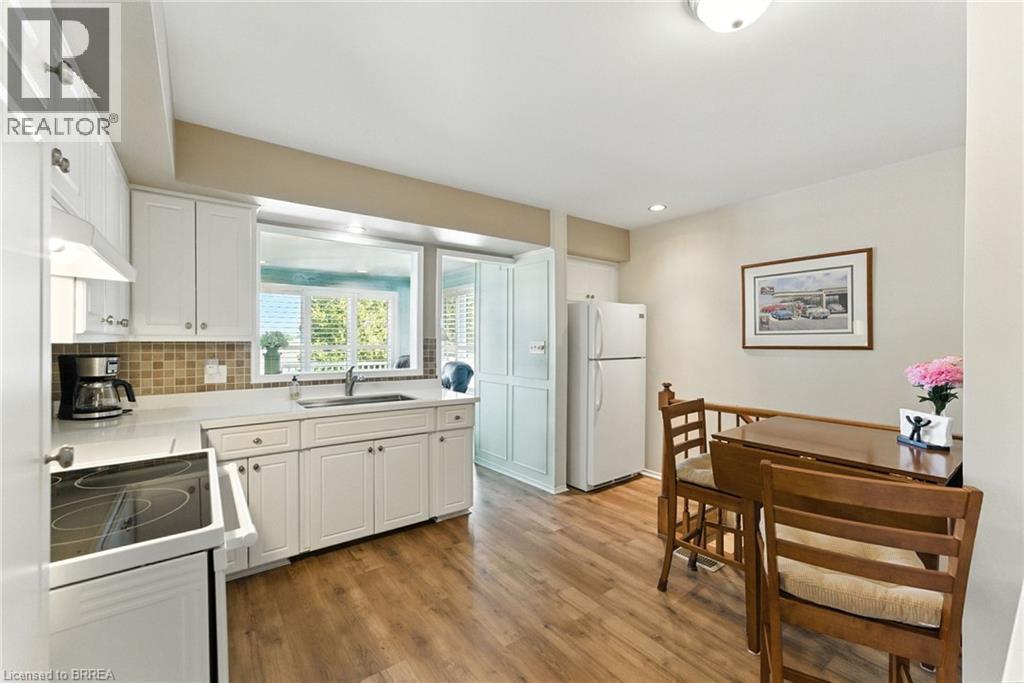 207 Robinson Road, Brantford, Ontario  N3T 5L7 - Photo 9 - 40821335