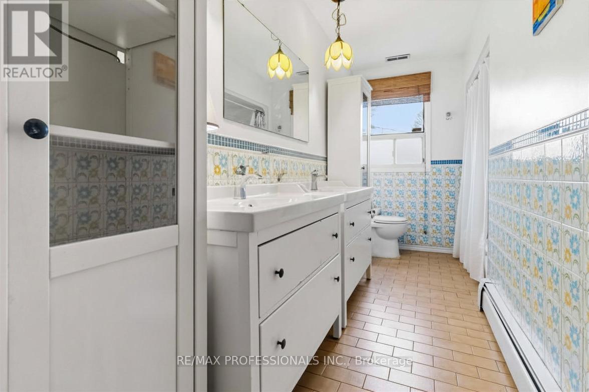 118 Tandridge Crescent, Toronto, Ontario  M9W 5N9 - Photo 13 - W13000780