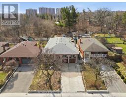 118 TANDRIDGE CRESCENT, Toronto, Ontario