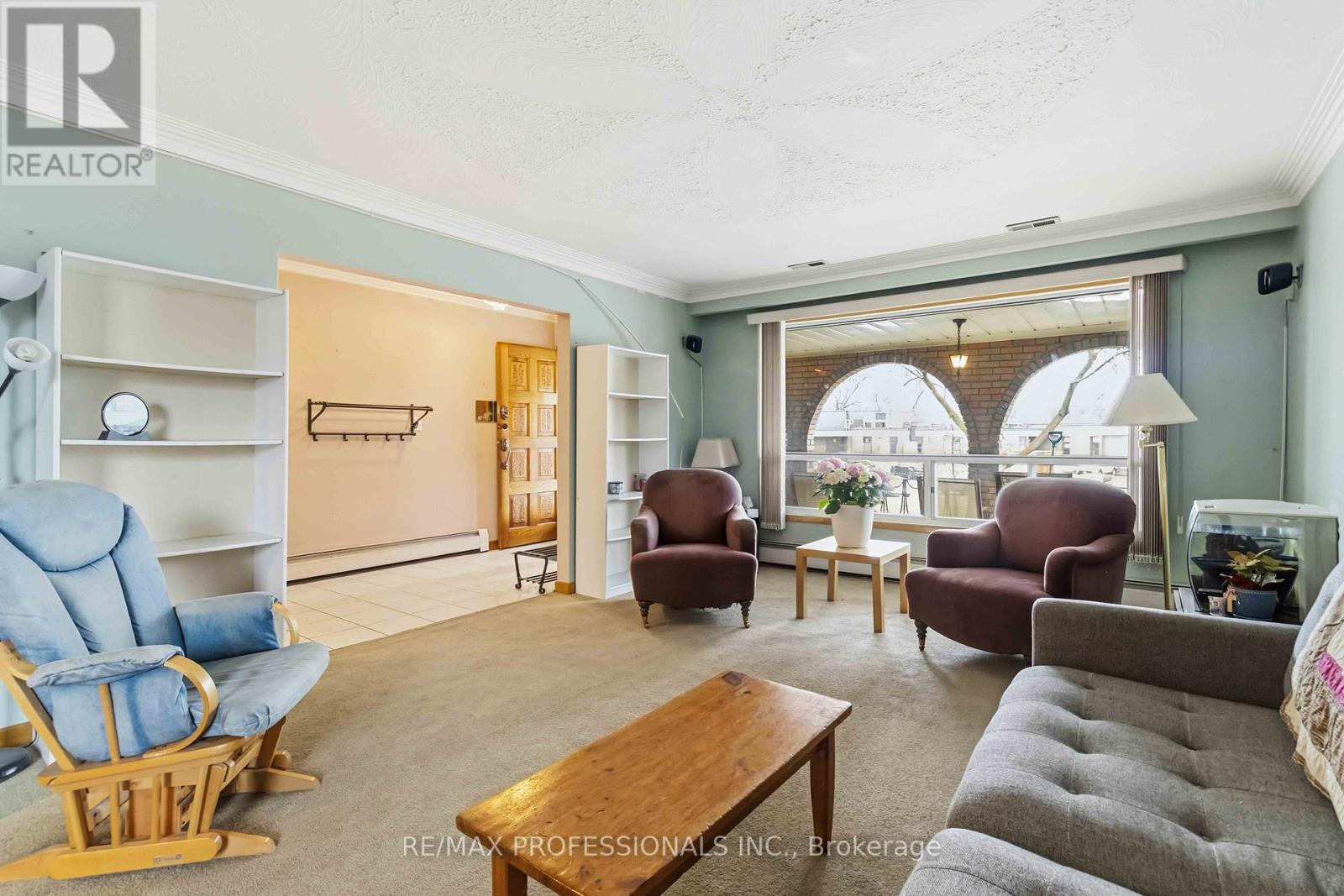 118 Tandridge Crescent, Toronto, Ontario  M9W 5N9 - Photo 4 - W13000780